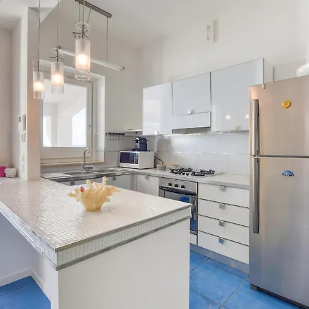 3 Bedroom Gorgeous In Trappeto