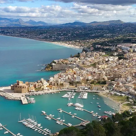 3 Bedroom Gorgeous In Casa vacanze Trappeto (Sicily)